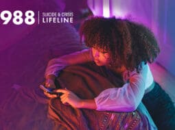 988-photo-girl-leaning-bed